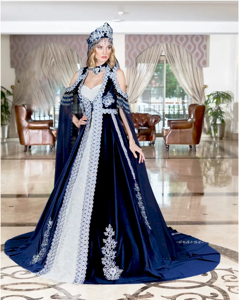 Beyaz Lacivert Kabarık Uzun Kaftan Bindallı