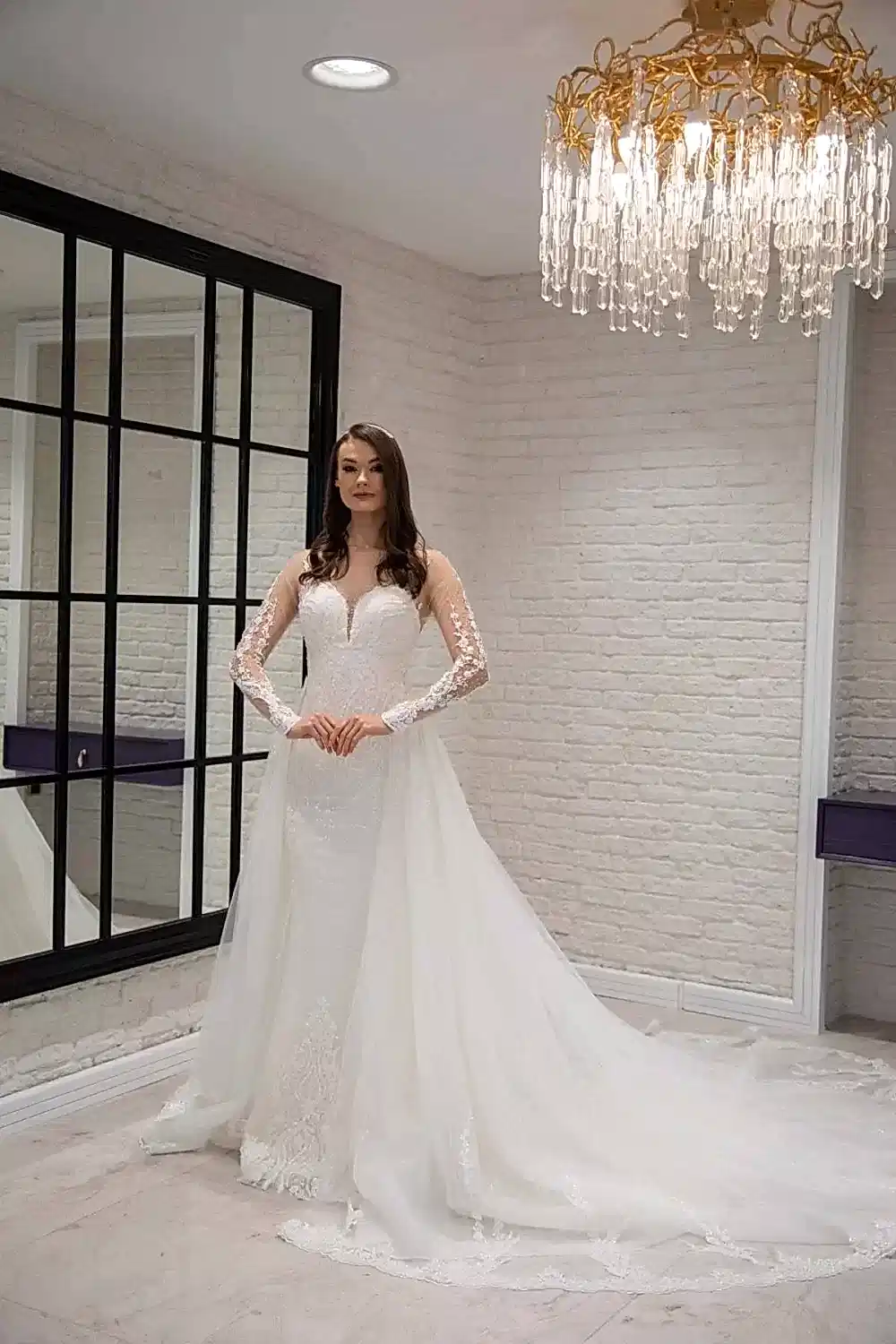 Uzun Kollu 3D İşlemeli Pelerinli Balık Gelinlik