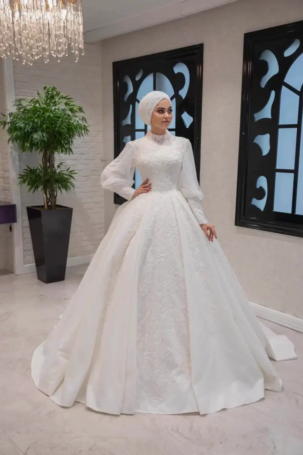 Kuyruklu Kristal Taş İşlemeli Prenses Tesettür Gelinlik