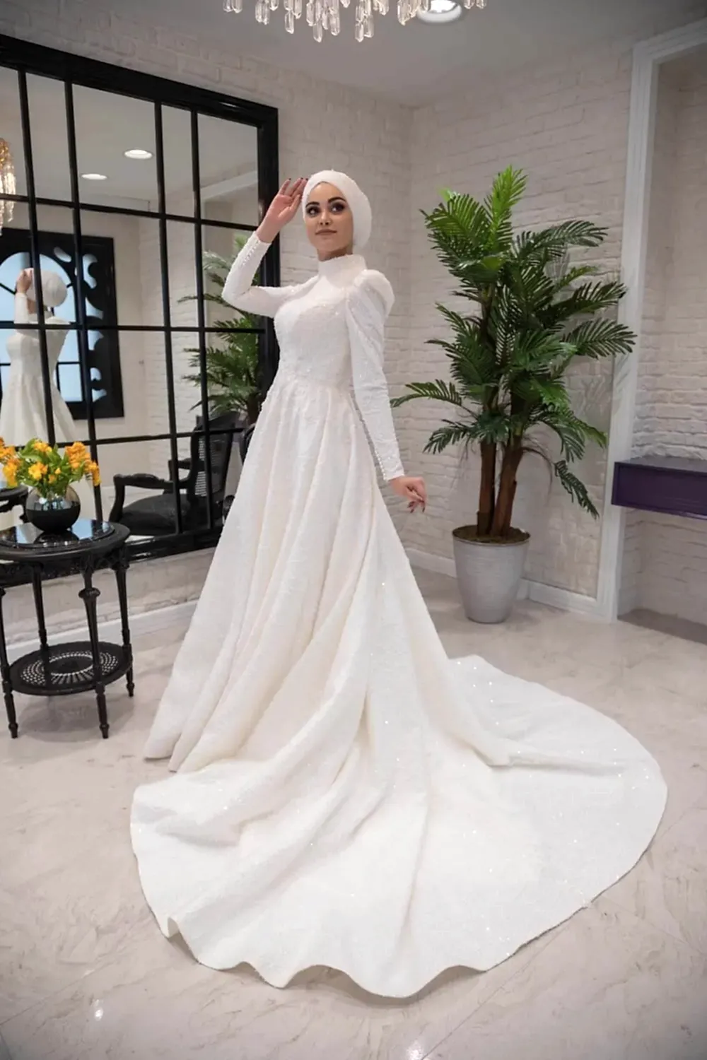 Uzun Kollu 3D İşlemeli A Kesim Tesettür Gelinlik